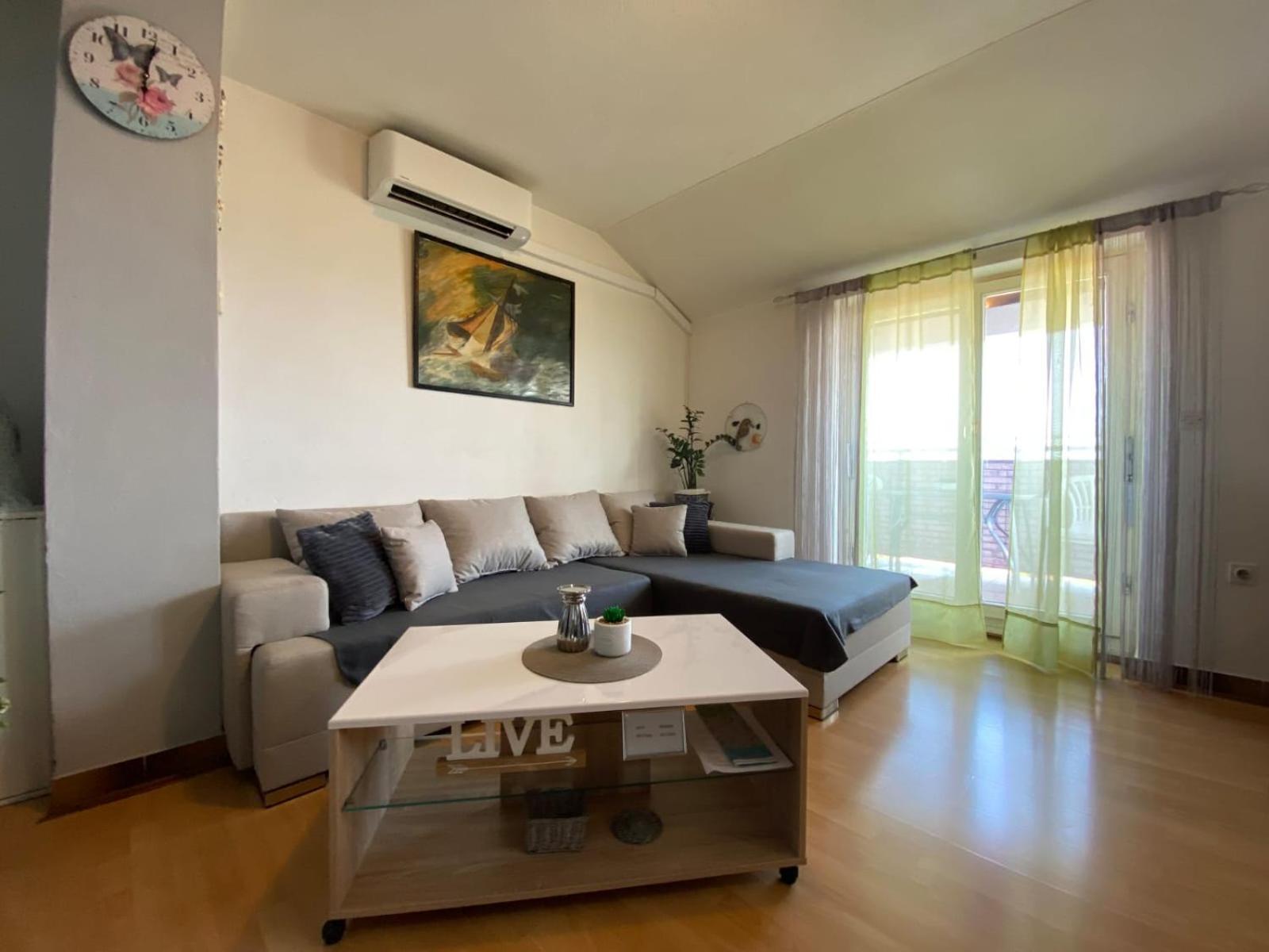 Nicole Apartmán